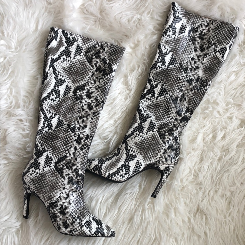 Qupid shayla Snake print boot